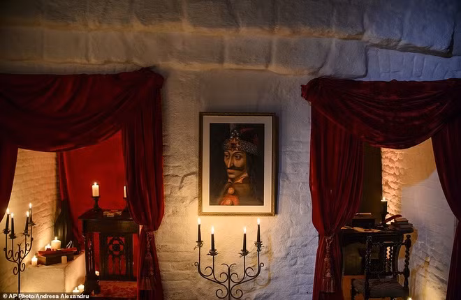 ben trong lau dai cua ke khat mau dracula