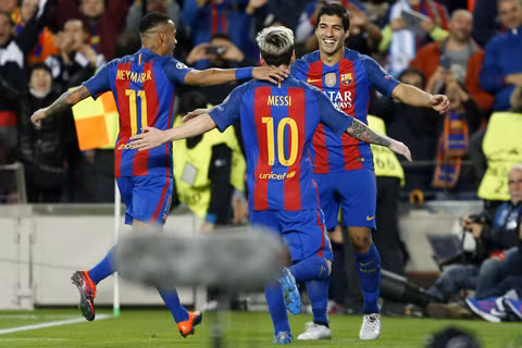 messi lap hat trick barca nhan chim man city tai nou camp