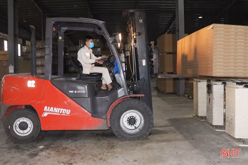 Nhà máy sản xuất gỗ công nghiệp lớn nhất Hà Tĩnh tất bật với đơn hàng cuối năm