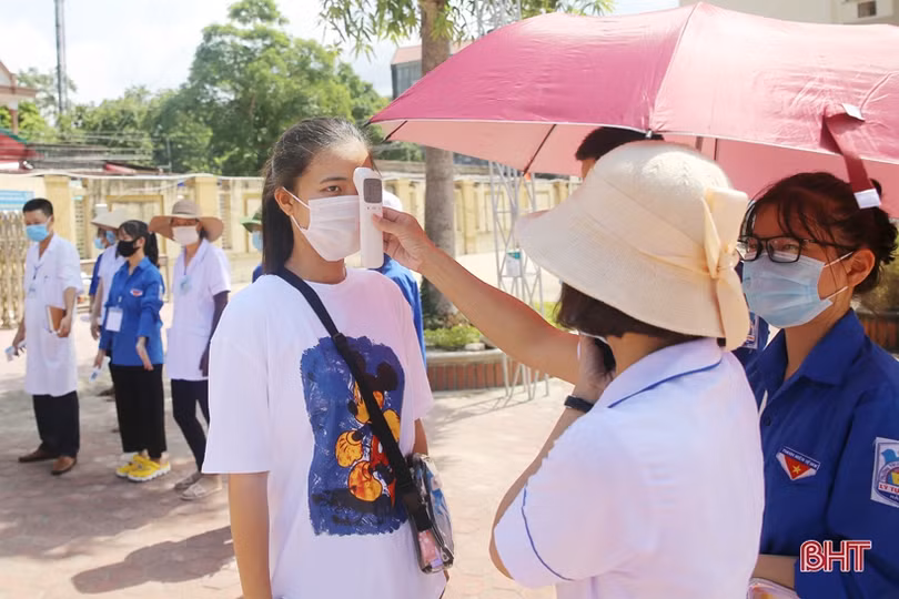 Hơn 15.000 thí sinh Hà Tĩnh làm thủ tục thi tốt nghiệp, công tác phòng dịch thực hiện nghiêm ngặt
