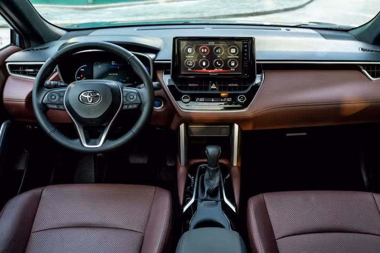 Cận cảnh Toyota Corolla Cross 2021 vừa cập bến Việt Nam