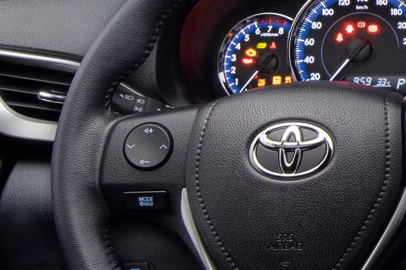 Chi tiết Toyota Vios 2021 - bổ sung đèn LED, lẫy chuyển số