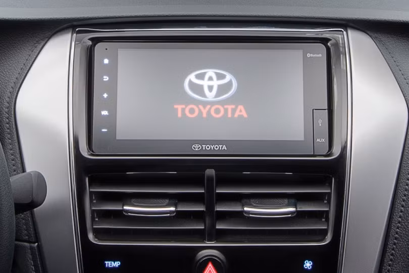 Chi tiết Toyota Vios 2021 - bổ sung đèn LED, lẫy chuyển số