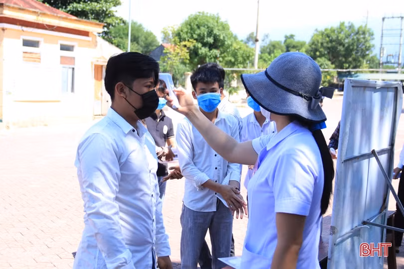 Hơn 15.000 thí sinh Hà Tĩnh làm thủ tục thi tốt nghiệp, công tác phòng dịch thực hiện nghiêm ngặt