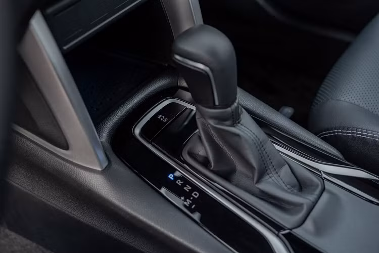 Cận cảnh Toyota Corolla Cross 2021 vừa cập bến Việt Nam
