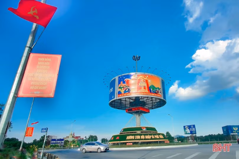Hương Sơn rực rỡ cờ hoa trước ngày hội lớn