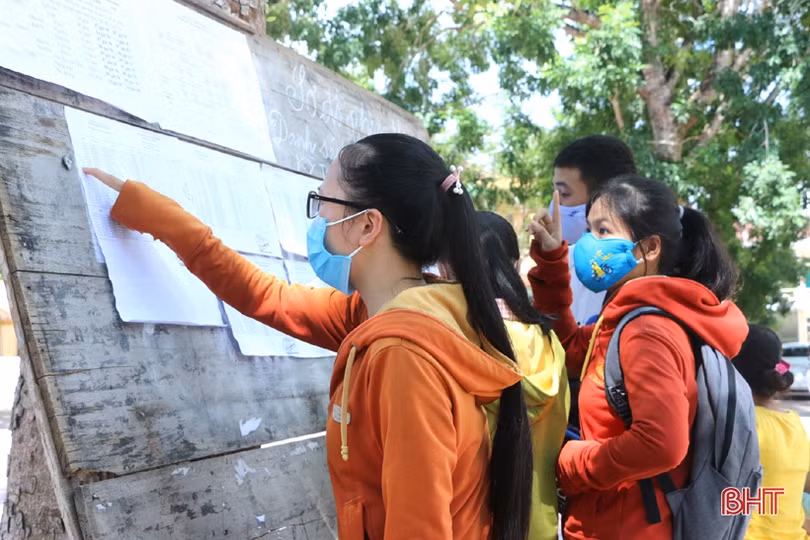 Hơn 15.000 thí sinh Hà Tĩnh làm thủ tục thi tốt nghiệp, công tác phòng dịch thực hiện nghiêm ngặt