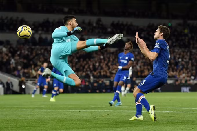 Trọng tài bắt trận chung kết FA Cup bị tố xử ép Chelsea có hệ thống