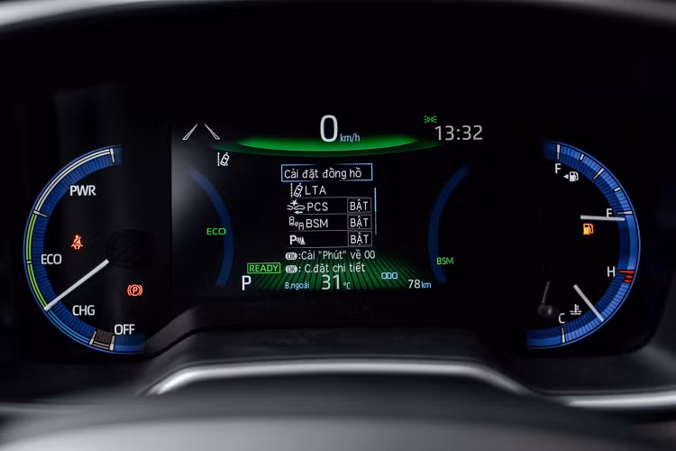 Cận cảnh Toyota Corolla Cross 2021 vừa cập bến Việt Nam