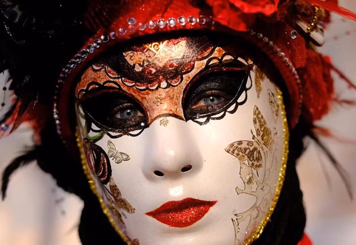 anh nhung le hoi carnival mua xuan ruc ro sac mau tren khap the gioi