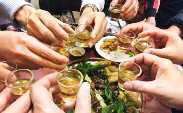 5 cach tranh ngo doc ruou ngay tet nguoi dan can nho