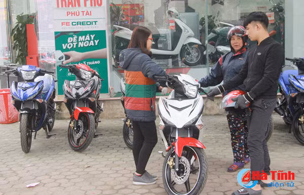tram lang thi truong xe may ngay can tet o ha tinh