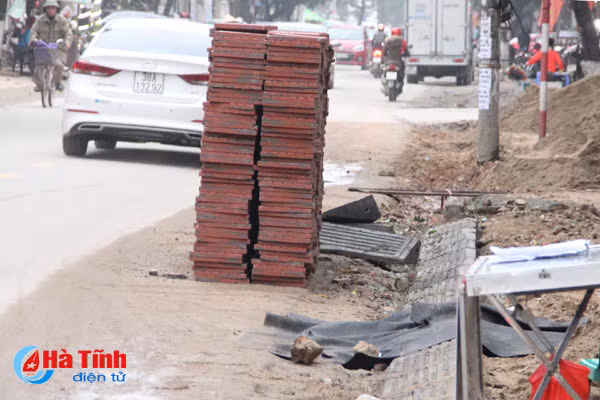 hoa giai bat cap ve lap dat bo via he o thanh pho ha tinh