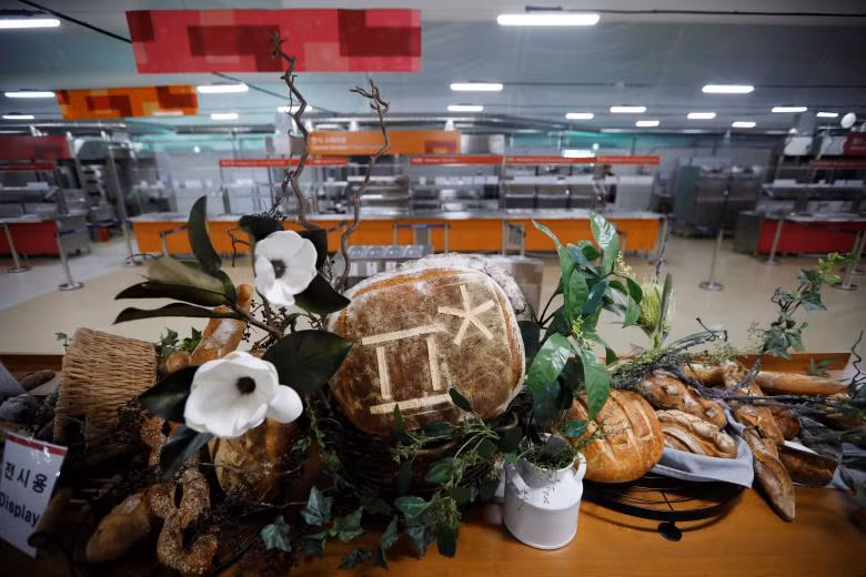ben trong hai ngoi lang phuc vu the van hoi mua dong pyeongchang