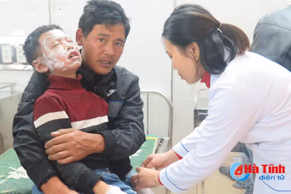 no binh gas trong truong 7 hoc sinh tieu hoc ho do phai nhap vien