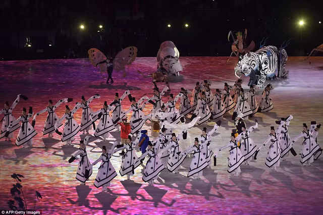 xem lai anh le khai mac day mau sac cua olympic pyeongchang 2018