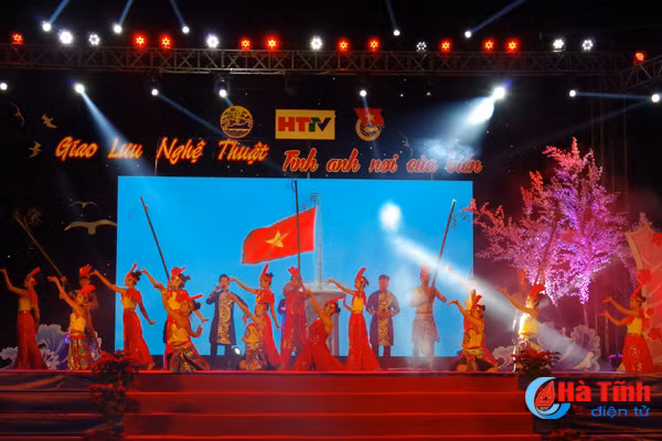 dac sac dem giao luu nghe thuat tinh anh noi cua bien