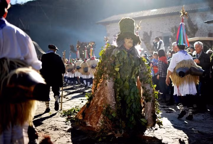 anh nhung le hoi carnival mua xuan ruc ro sac mau tren khap the gioi