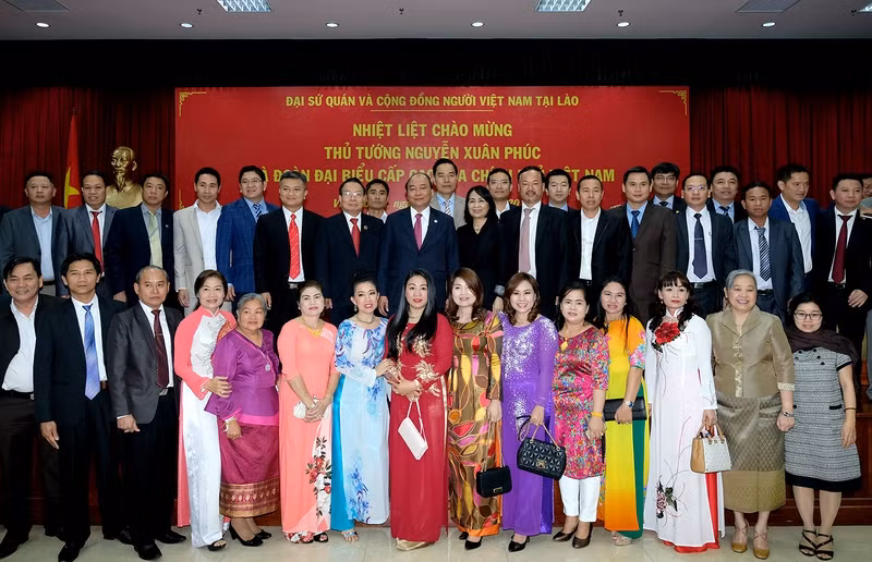 hai thu tuong chuc tet cong dong nguoi viet tai lao