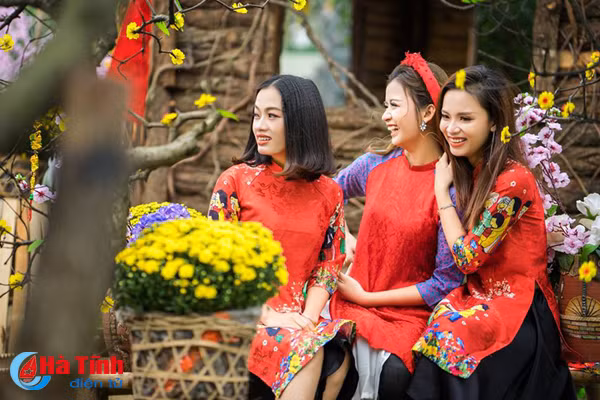 ngam thieu nu ha tinh mac ao dai truyen thong don tet co truyen