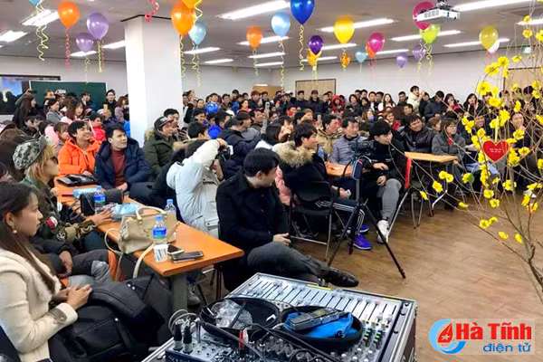 lao dong ha tinh don tet viet tren xu so kim chi
