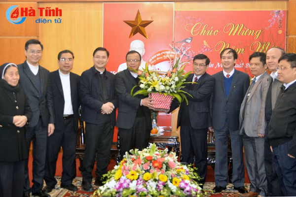 giao phan vinh chuc tet dang bo chinh quyen va nhan dan ha tinh