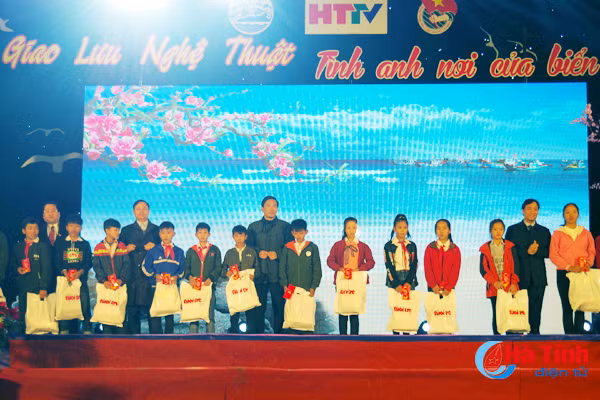 dac sac dem giao luu nghe thuat tinh anh noi cua bien