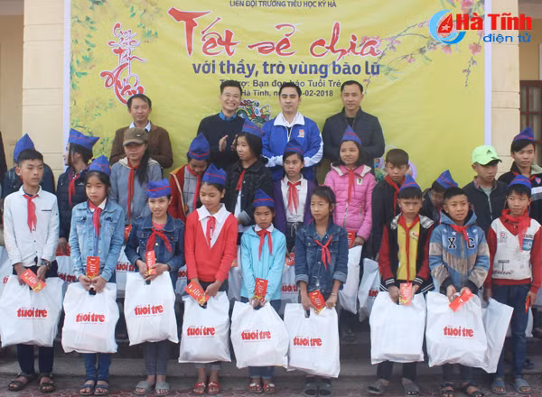 tet se chia voi thay tro vung bao lu