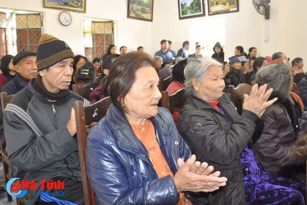 tet am ap nghia tinh voi cac cu gia o trung tam bao tro xa hoi ha tinh
