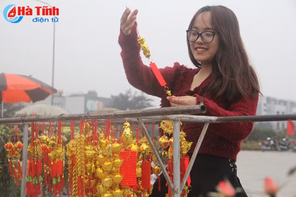 sinh vien lam them ngay tet vua kiem tien vua trai nghiem
