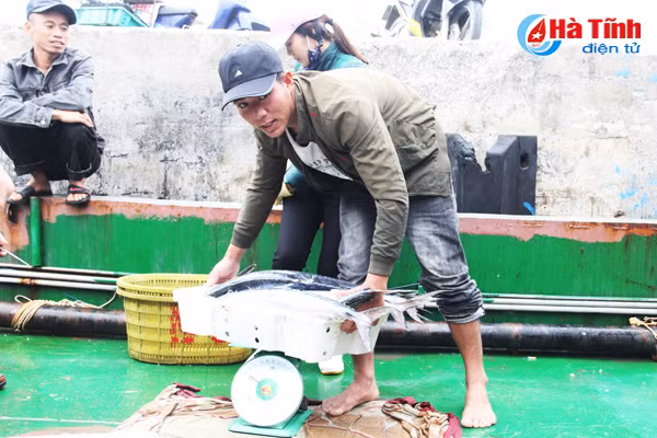 video tau vo thep cua ngu dan ha tinh trung dam ngay ap tet