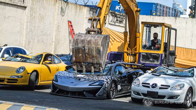Lý do loạt siêu xe “đáng mơ ước” trị giá hàng triệu USD bị tiêu hủy