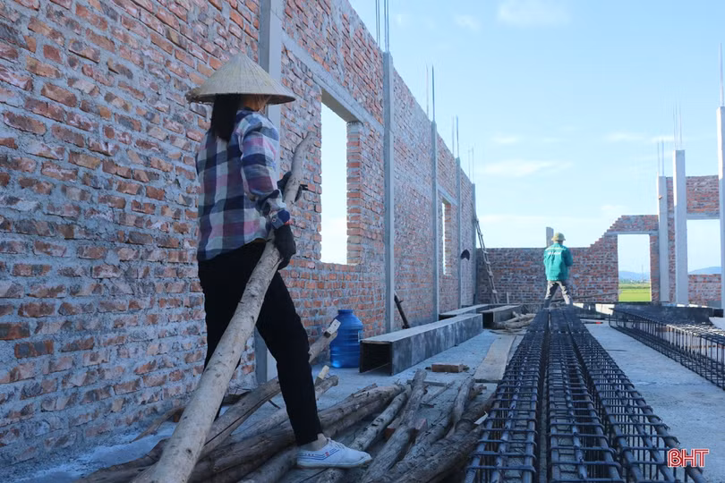 Lao động Hà Tĩnh linh hoạt “chỉnh” giờ làm để tránh nắng