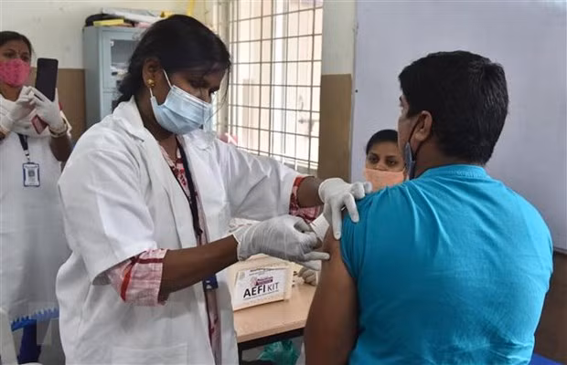 Số ca mắc Covid-19 ở Mỹ và Ấn Độ giảm mạnh nhờ tiêm vaccine