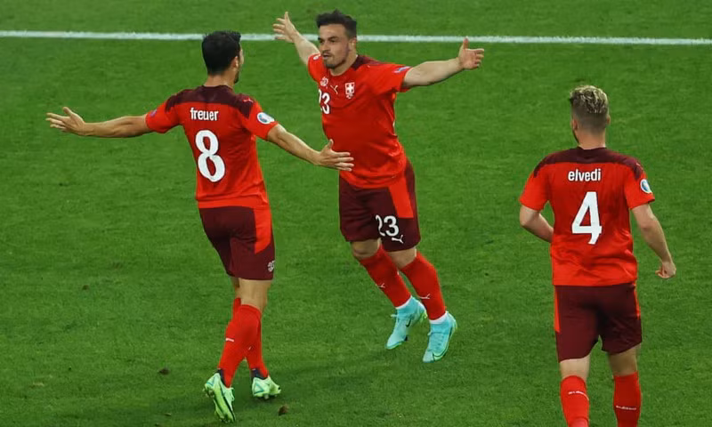 Ý toàn thắng cùng xứ Wales đi tiếp, Thụy Sĩ chờ vé vớt