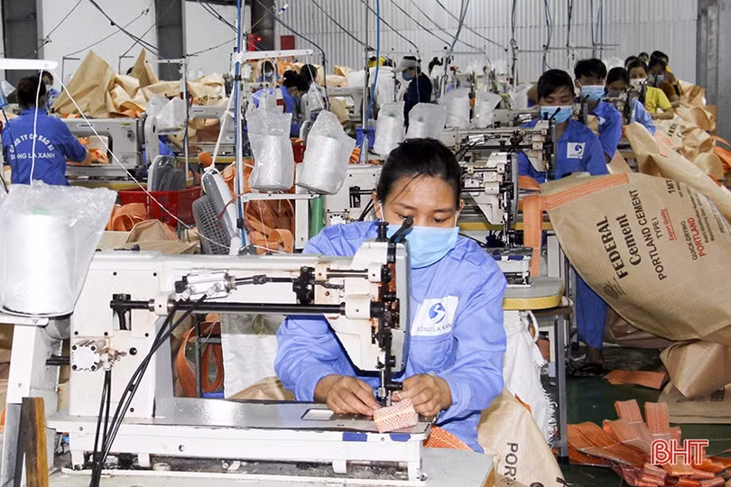 Doanh nghiệp trong cụm công nghiệp ở Đức Thọ nỗ lực đảm bảo mục tiêu kép 