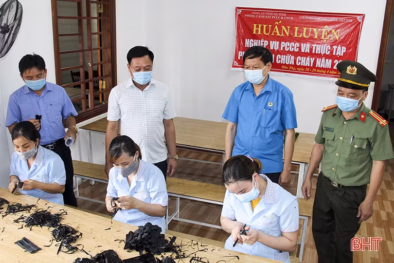 Doanh nghiệp trong cụm công nghiệp ở Đức Thọ nỗ lực đảm bảo mục tiêu kép 