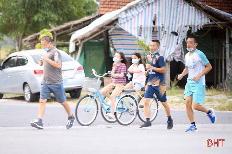 TP Hà Tĩnh: Cần đeo khẩu trang đúng quy định khi tập thể dục nơi công cộng