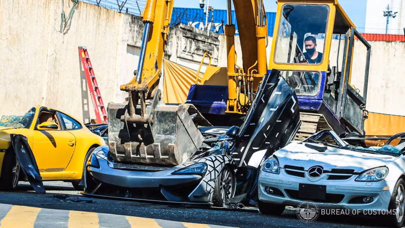 Lý do loạt siêu xe “đáng mơ ước” trị giá hàng triệu USD bị tiêu hủy