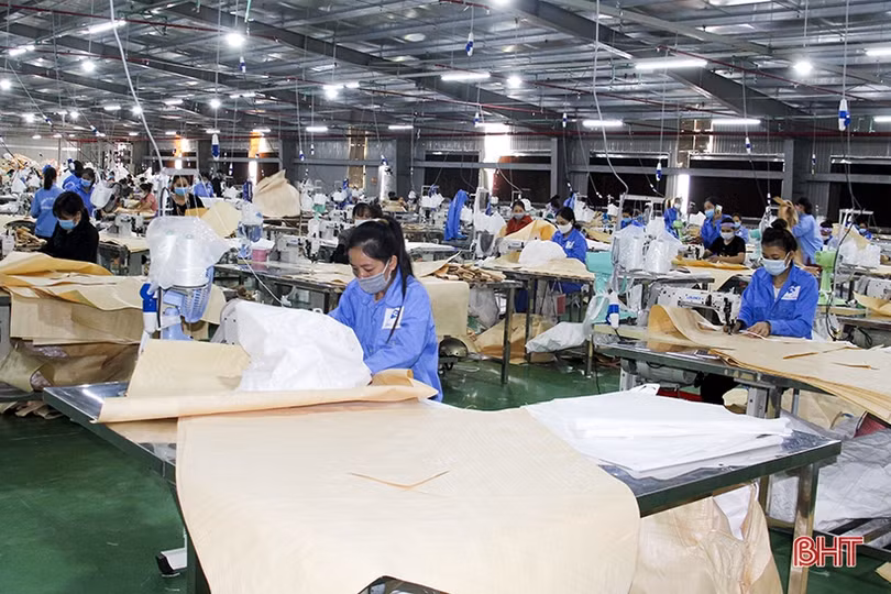 Doanh nghiệp trong cụm công nghiệp ở Đức Thọ nỗ lực đảm bảo mục tiêu kép 