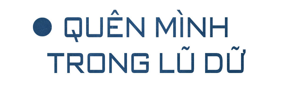 Cán bộ thôn ở vùng lũ Hà Tĩnh - nỗi niềm biết tỏ cùng ai!