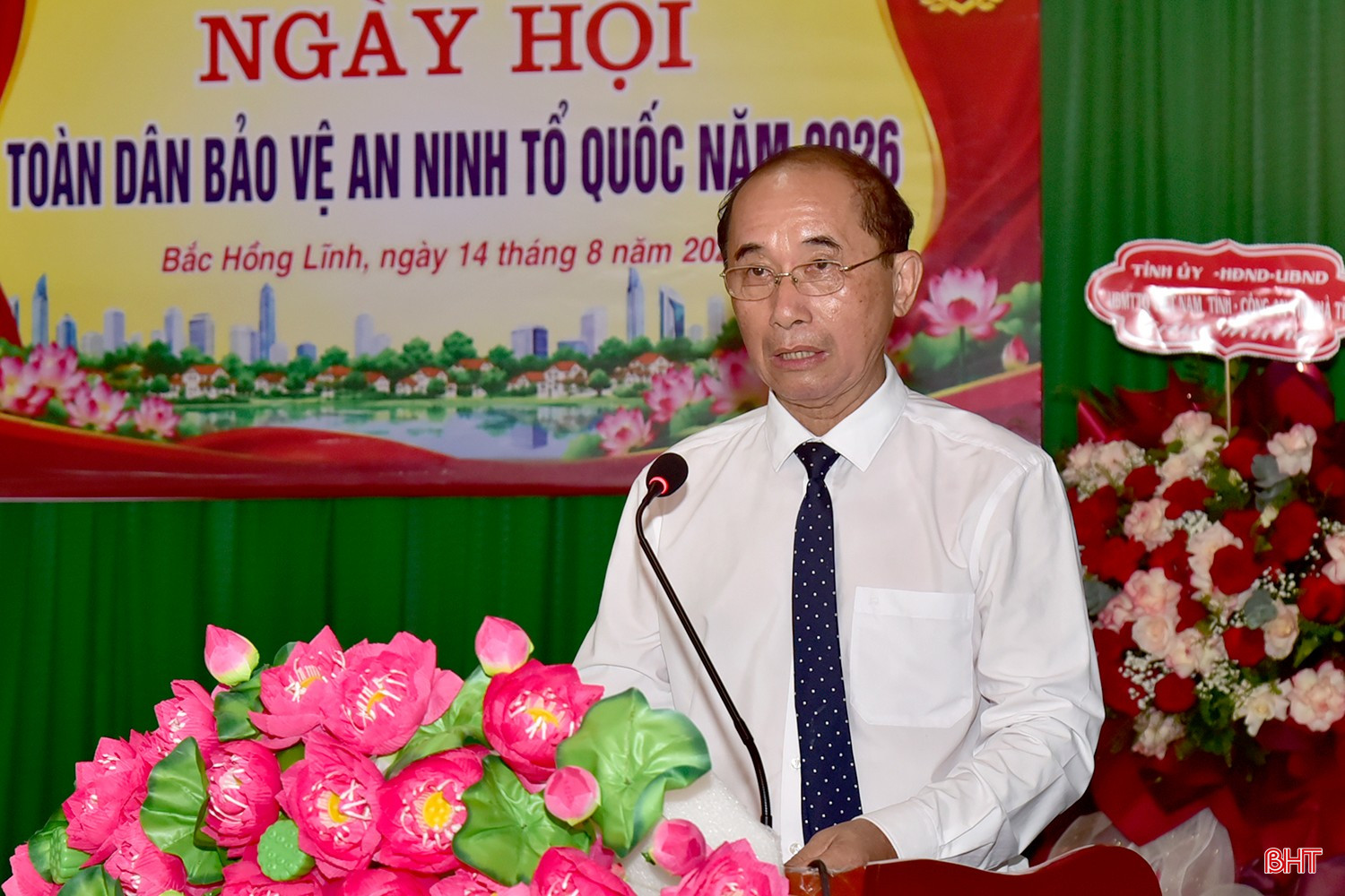 Ông Trần Hữu Hòa - Tổ trưởng TDP Hồng Sơn báo cáo kết quả thực hiện phong trào toàn dân tham gia bảo vệ an ninh Tổ quốc thời gian qua.