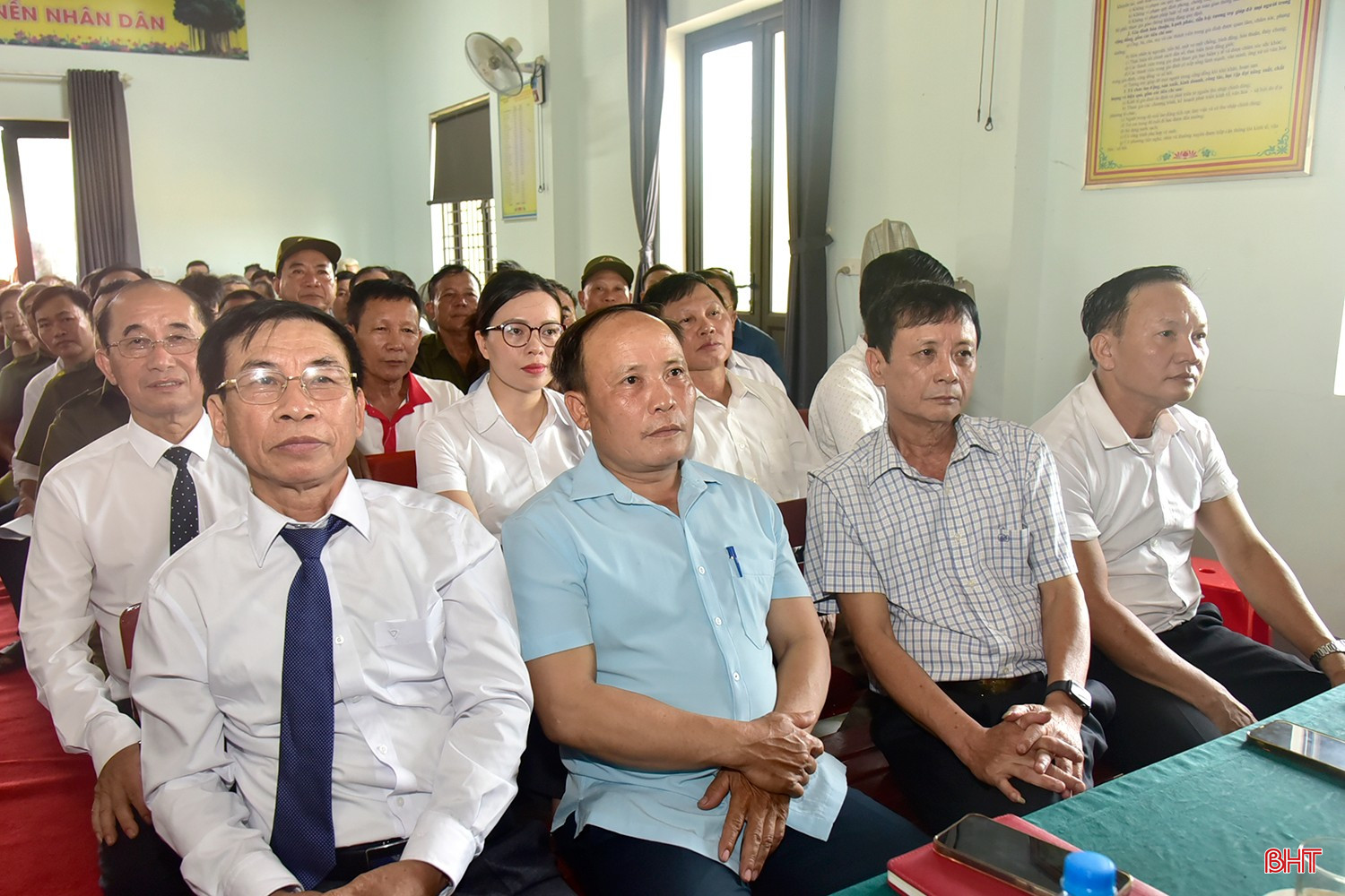 Đông đảo người dân tham gia ngày hội.