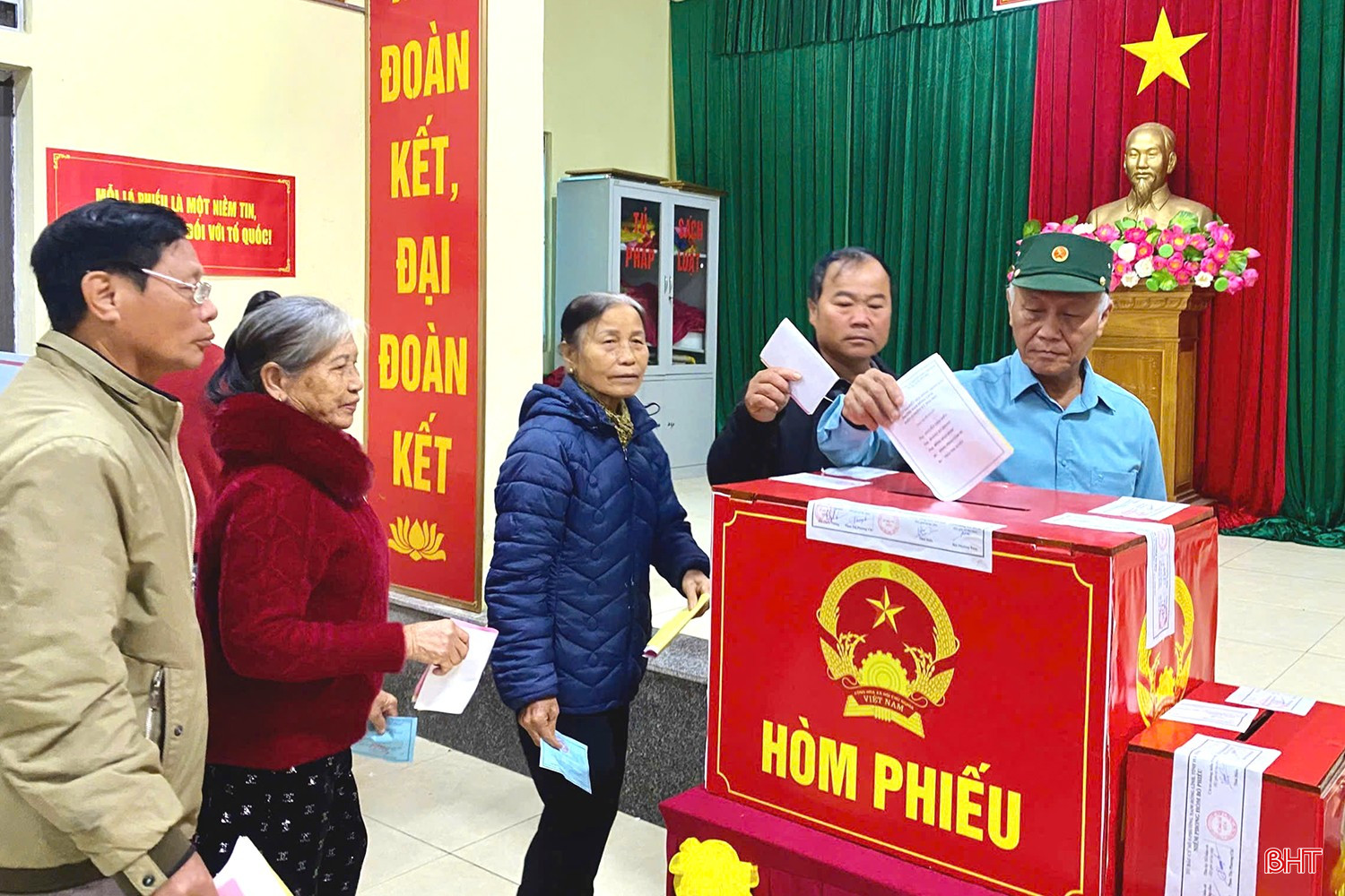Trong kỳ bầu cử ĐBQH khoá XVI và đại biểu HĐND các cấp, nhiệm kỳ 2026 – 2031, trên địa bàn phường Nam Hồng Lĩnh có 8 khu vực bỏ phiếu với tổng số 13.223 cử tri tham gia bầu cử.