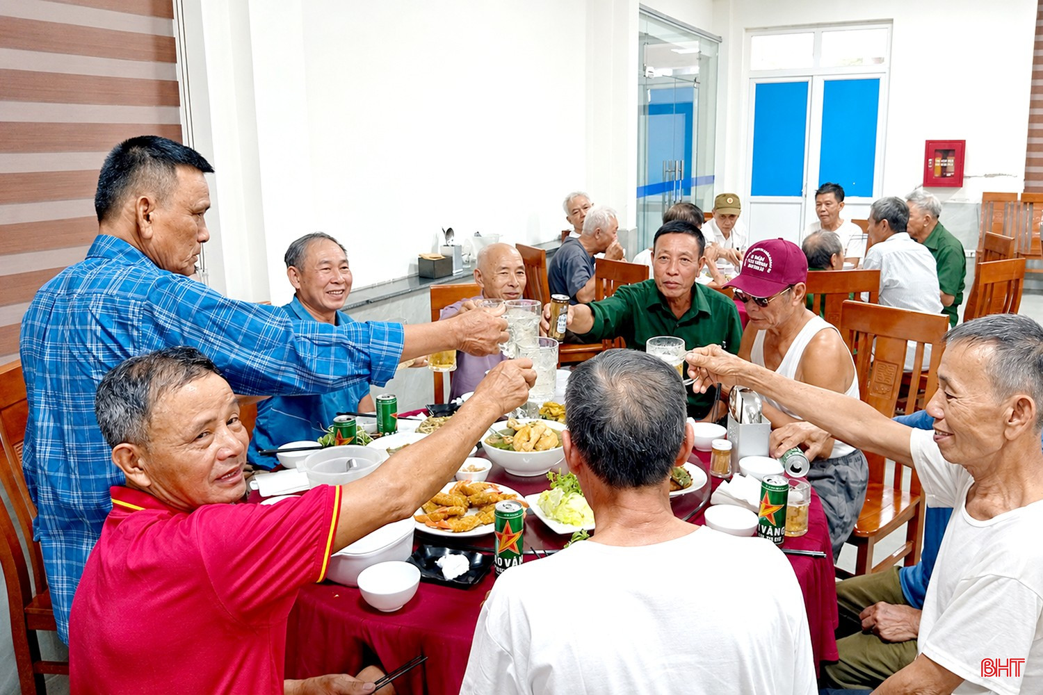 Những bữa ăn ấm áp tại cơ sở điều dưỡng.