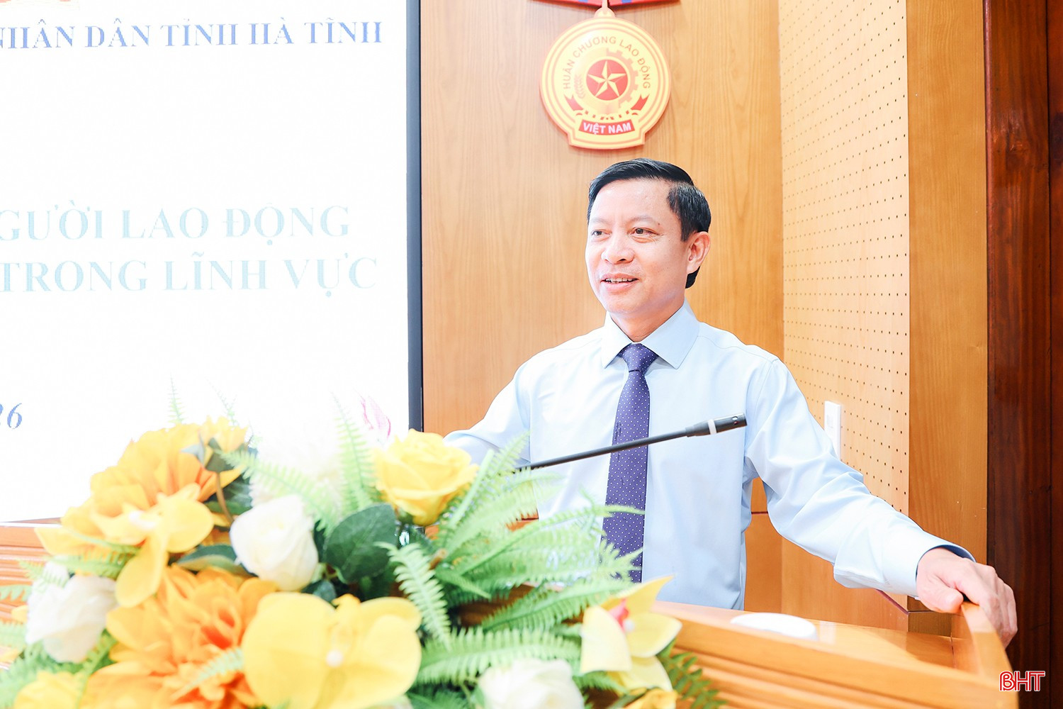 Giám đốc BHXH tỉnh Nguyễn Văn Đồng phát biểu tại lễ ký kết.