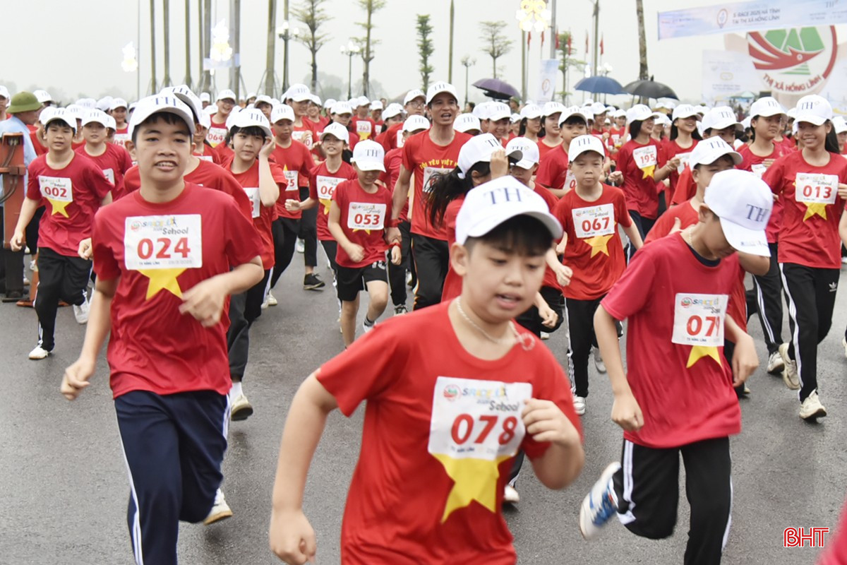 Các vận động viên tham gia 2 nội dung, chạy ở cự ly 1km: S-Race Family (học sinh cấp tiểu học và phụ huynh) và S-Race School (học sinh và giáo viên).