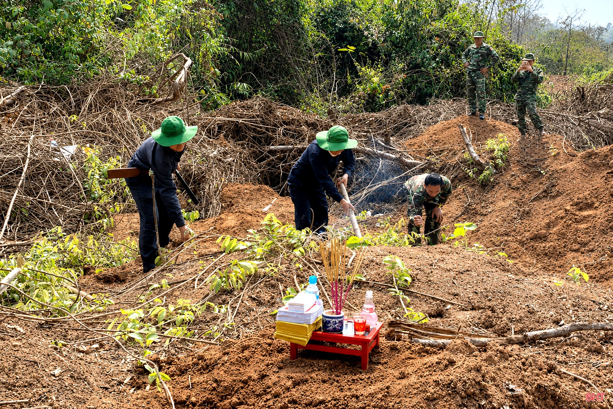 bqbht_br_dt-doi-quy-tap-o-lao1.jpg