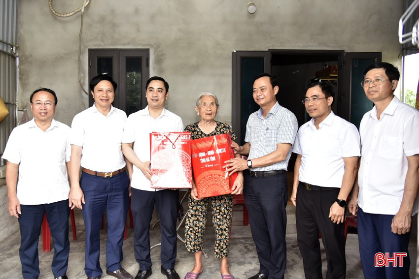 ... và gia đình bà Phan Thị Đỏ.