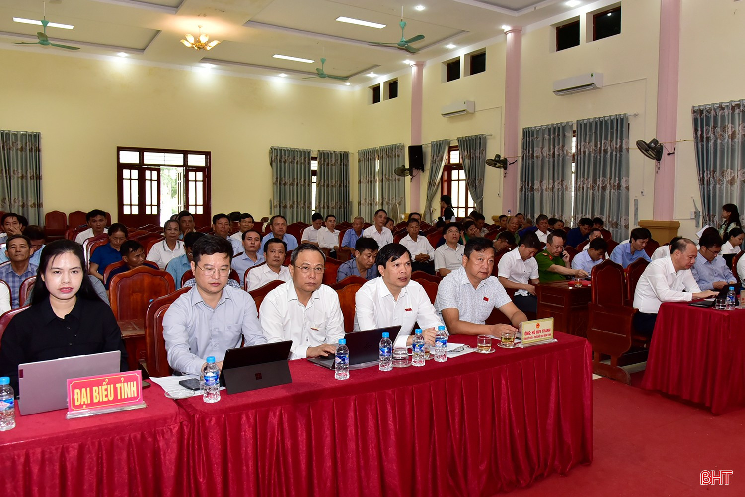 Đại biểu dự hội nghị.
